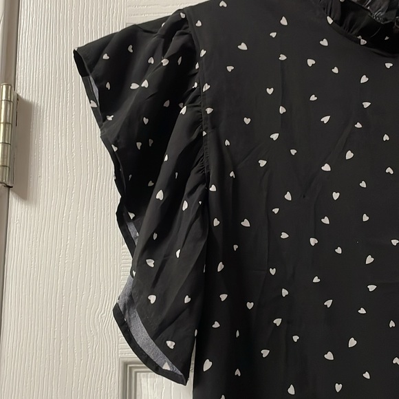 ❤️ 5/$25 - SHEIN Heart blouse - Sz L - Picture 2 of 6